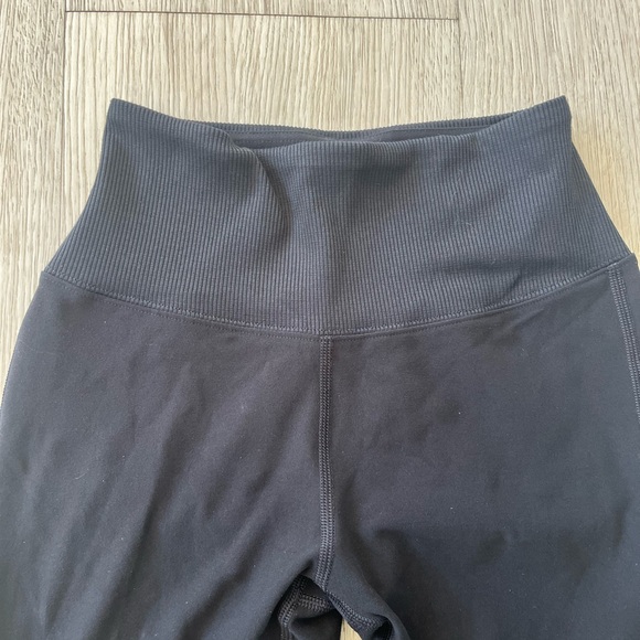 EUC Alo Yogo leggings - Picture 2 of 5